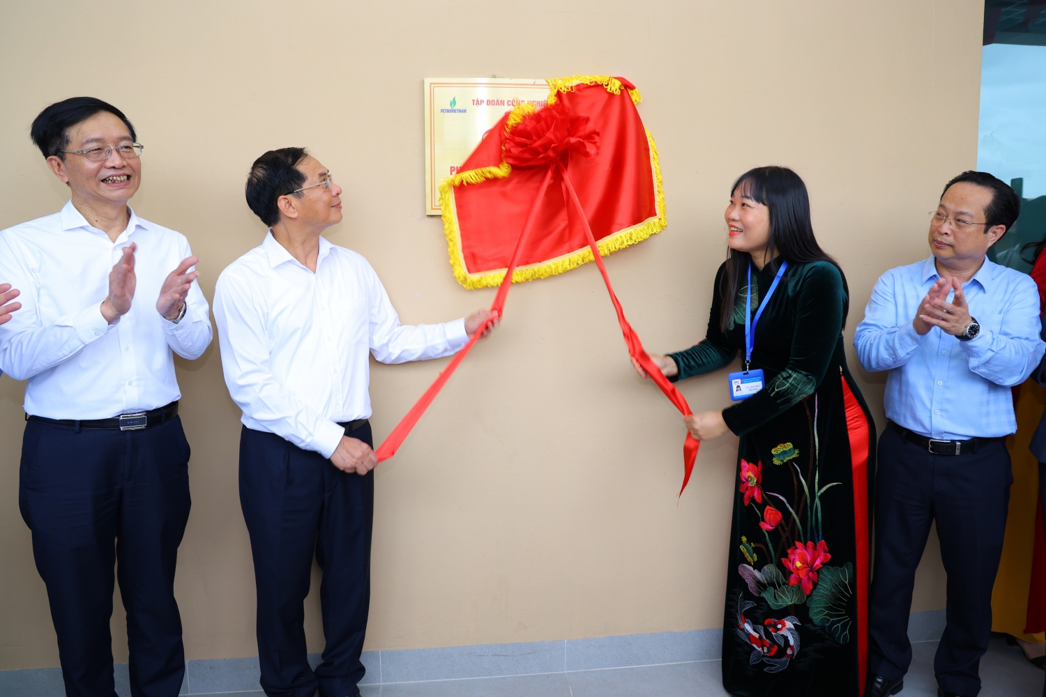 Khánh thành 2 phòng thực hành STEM tại THCS Tây Mỗ và Tây Mỗ 3 Petrovietnam tiên phong phát triển giáo dục STEM: Khánh thành 2 phòng học tại THCS Tây Mỗ và Tây Mỗ 3