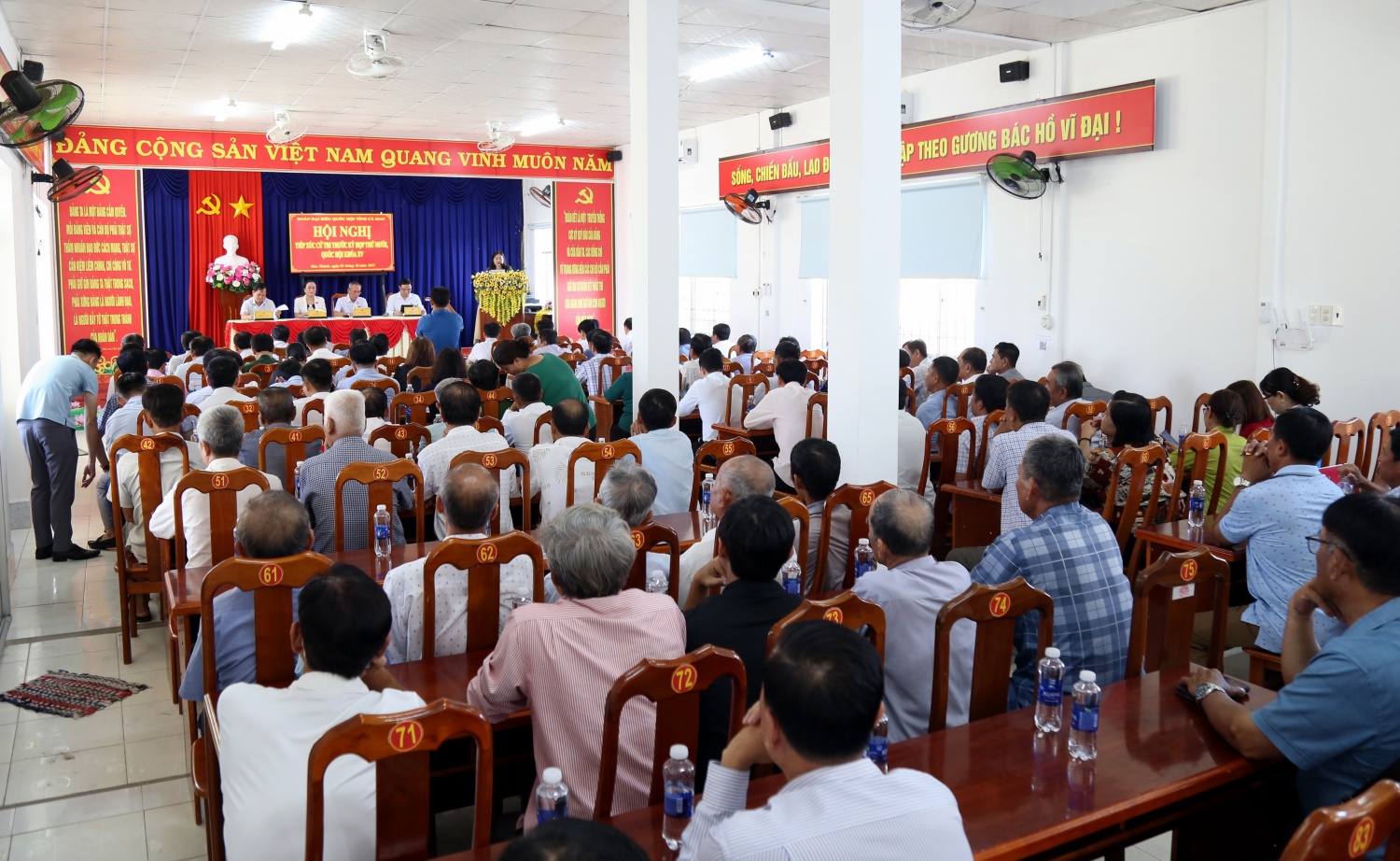 Đại biểu Quốc hội Lê Mạnh Hùng tham gia tiếp xúc cử tri trước Kỳ họp thứ 10 tại Cà Mau Đại biểu Quốc hội Lê Mạnh Hùng tham gia tiếp xúc cử tri trước Kỳ họp thứ 10 tại Cà Mau