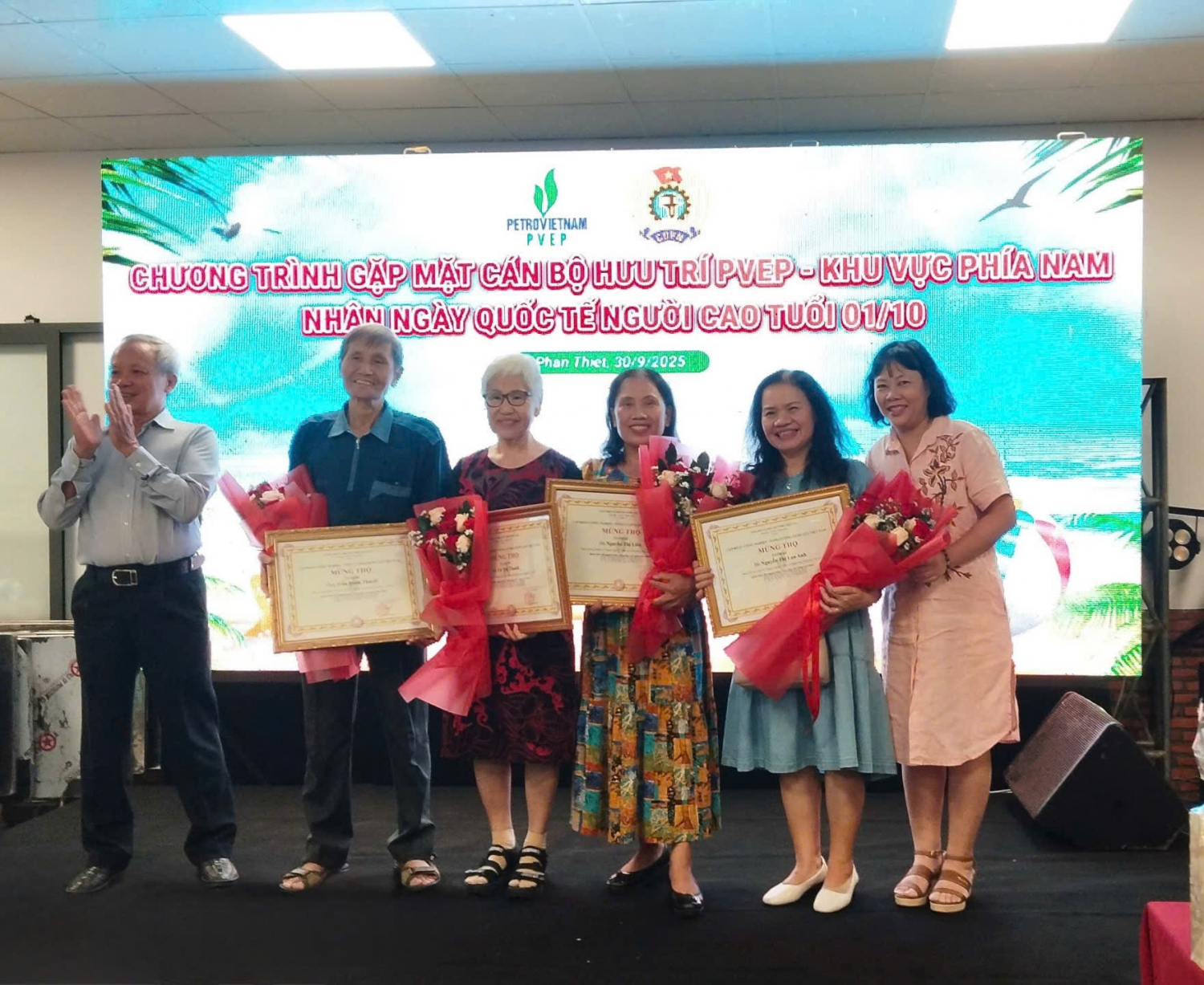 PVEP tổ chức gặp mặt cán bộ hưu trí nhân Ngày Quốc tế Người cao tuổi 1/10