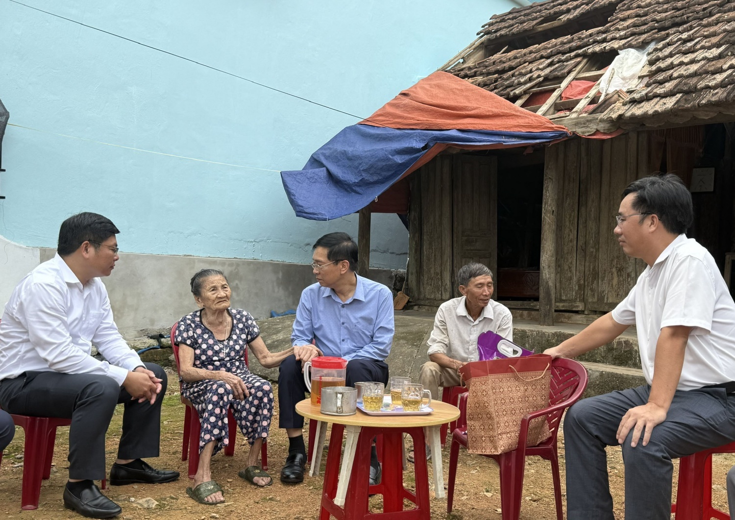 Petrovietnam trao hỗ trợ 5 tỷ đồng khắc phục hậu quả bão số 10 đến tỉnh Quảng Trị