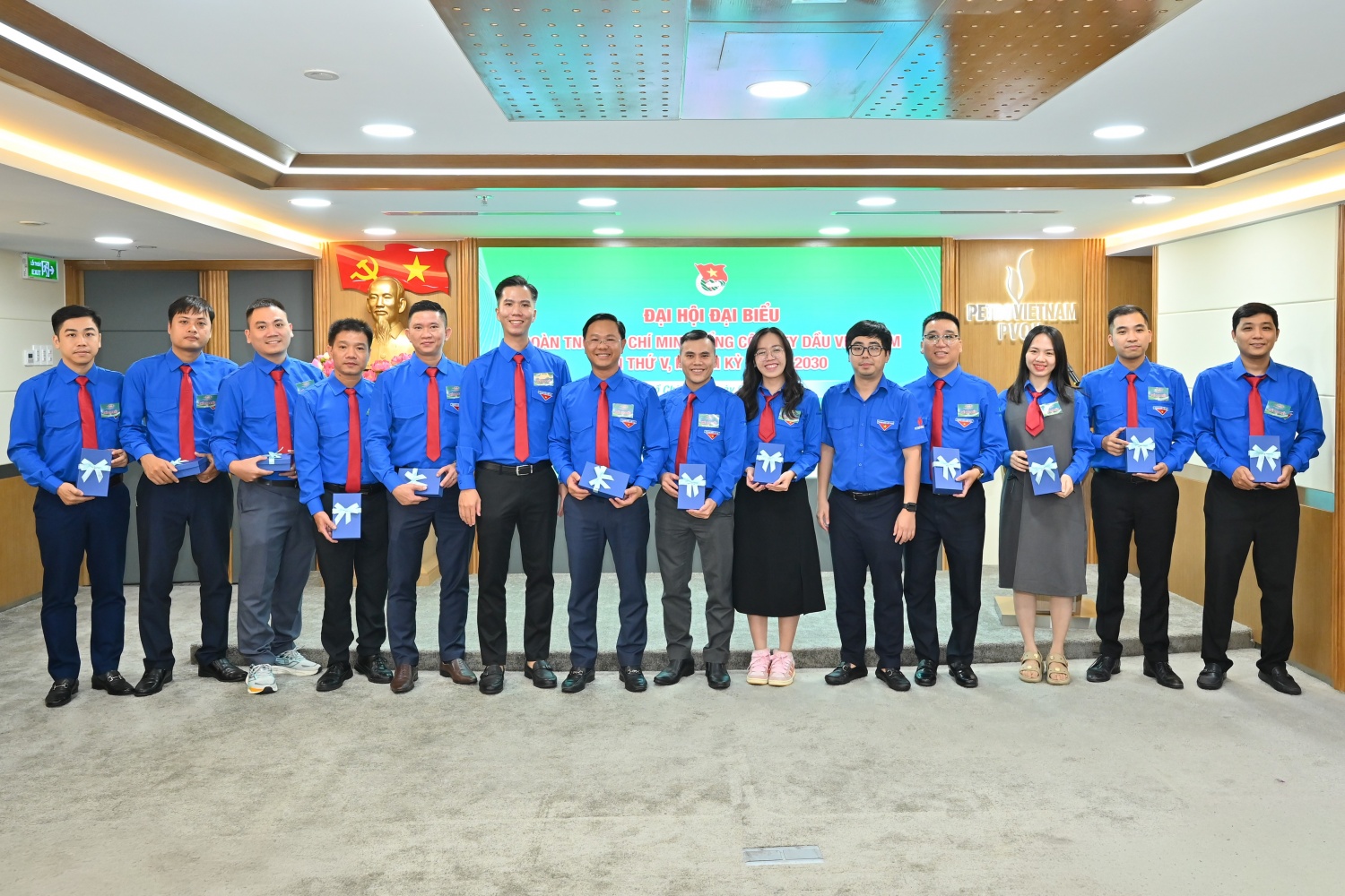 Chia tay các đồng chí UVBCH Đoàn Tổng công ty Dầu Việt Nam khóa IV không tiếp tục tham gia khóa mới