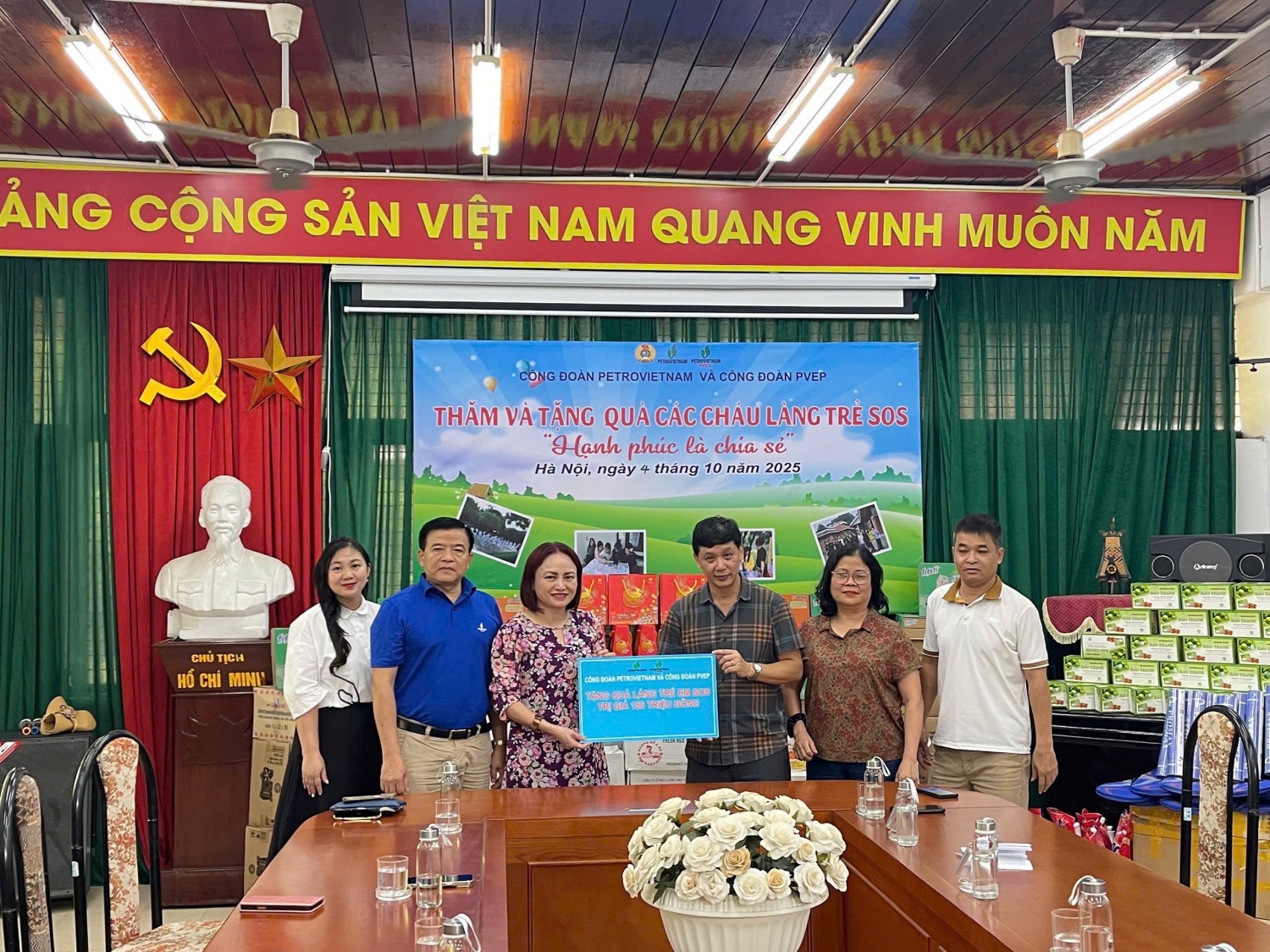 Công đoàn Petrovietnam và Công đoàn PVEP mang Trung thu yêu thương đến Làng trẻ em SOS Hà Nội