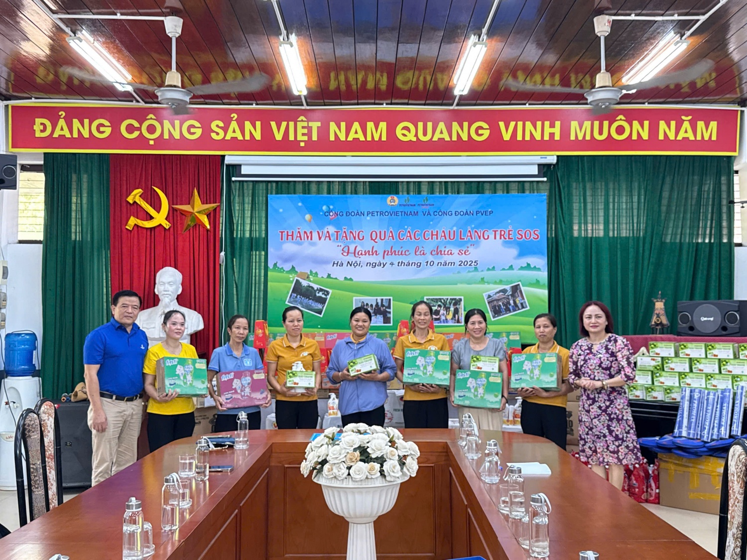 Công đoàn Petrovietnam và Công đoàn PVEP mang Trung thu yêu thương đến Làng trẻ em SOS Hà Nội