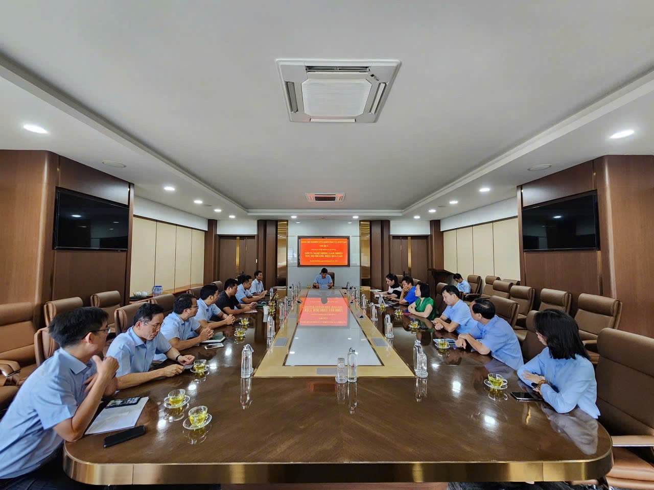 Đảng bộ Nghiên cứu Khoa học và Đào tạo đổi mới sinh hoạt chi bộ theo hướng thiết thực, hiệu quả Đảng bộ Nghiên cứu Khoa học và Đào tạo đổi mới sinh hoạt chi bộ theo hướng thiết thực, hiệu quả