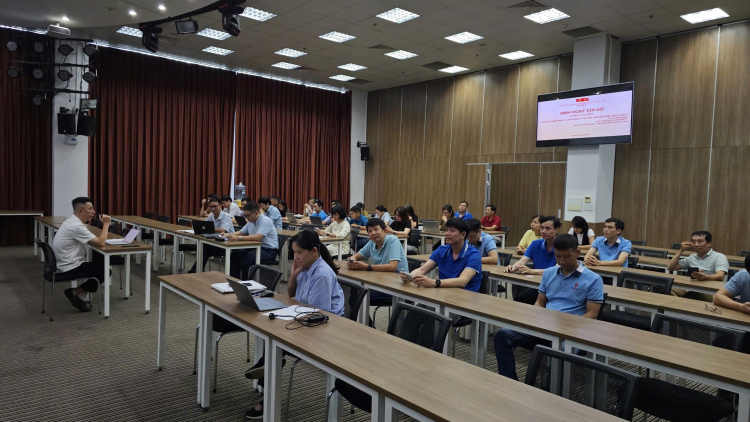 Đảng bộ Nghiên cứu Khoa học và Đào tạo đổi mới sinh hoạt chi bộ theo hướng thiết thực, hiệu quả Đảng bộ Nghiên cứu Khoa học và Đào tạo đổi mới sinh hoạt chi bộ theo hướng thiết thực, hiệu quả