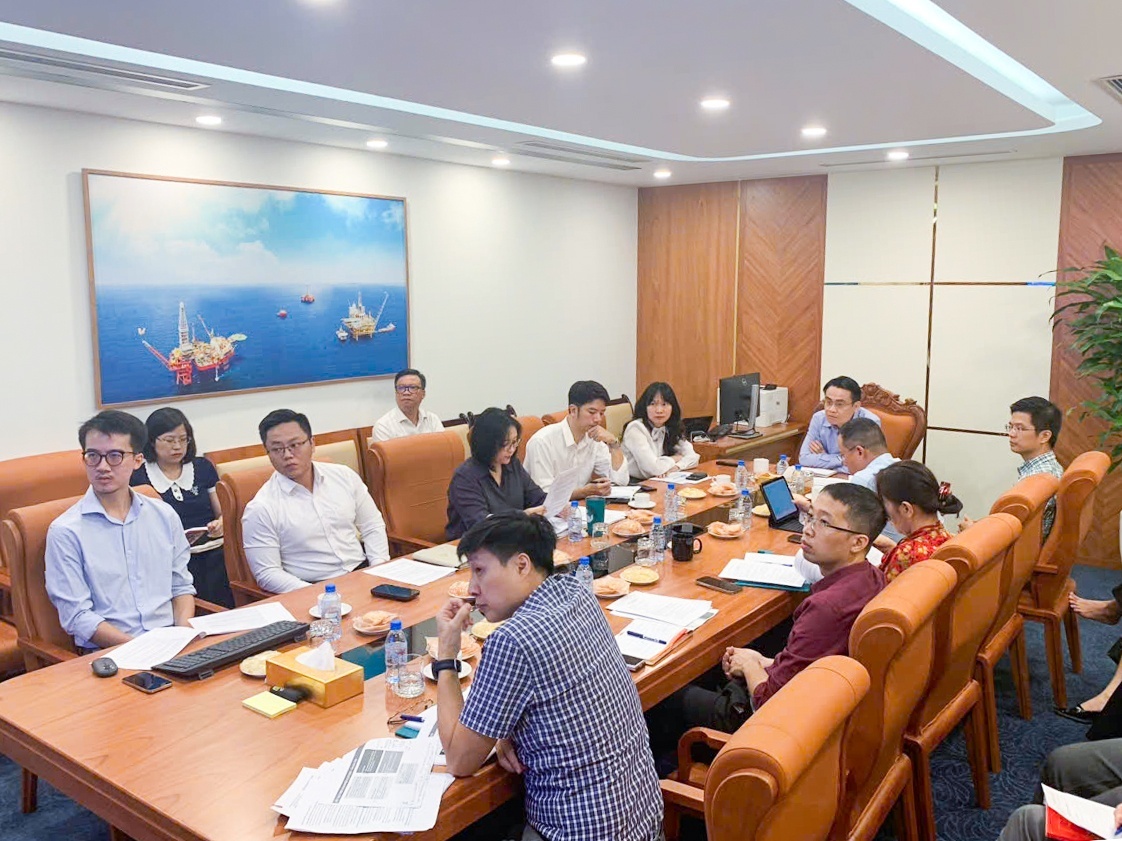 3.	Đồng chí Trương Quốc Lâm, Bí thư Đảng ủy, Chủ tịch HĐTV PVEP sinh hoạt cùng Chi bộ Kiểm soát nội bộ thuộc Đảng bộ PVEP