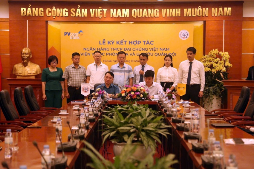 PVcomBank hợp tác với Viện Y học Phóng xạ và U bướu Quân đội thúc đẩy chuyển đổi số trong y tế quân đội PVcomBank hợp tác với Viện Y học Phóng xạ và U bướu Quân đội thúc đẩy chuyển đổi số trong y tế quân đội