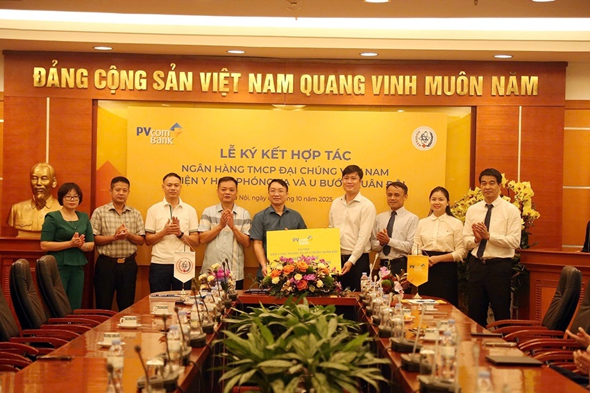 PVcomBank hợp tác với Viện Y học Phóng xạ và U bướu Quân đội thúc đẩy chuyển đổi số trong y tế quân đội PVcomBank hợp tác với Viện Y học Phóng xạ và U bướu Quân đội thúc đẩy chuyển đổi số trong y tế quân đội