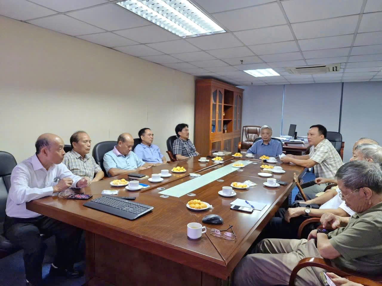 Chi bộ Cơ quan Hội Dầu khí Việt Nam tổ chức sinh hoạt định kỳ tháng 10 Chi bộ Cơ quan Hội Dầu khí Việt Nam tổ chức sinh hoạt định kỳ tháng 10