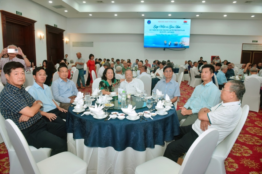 Tiếp lửa truyền thống - Vững bước tương lai