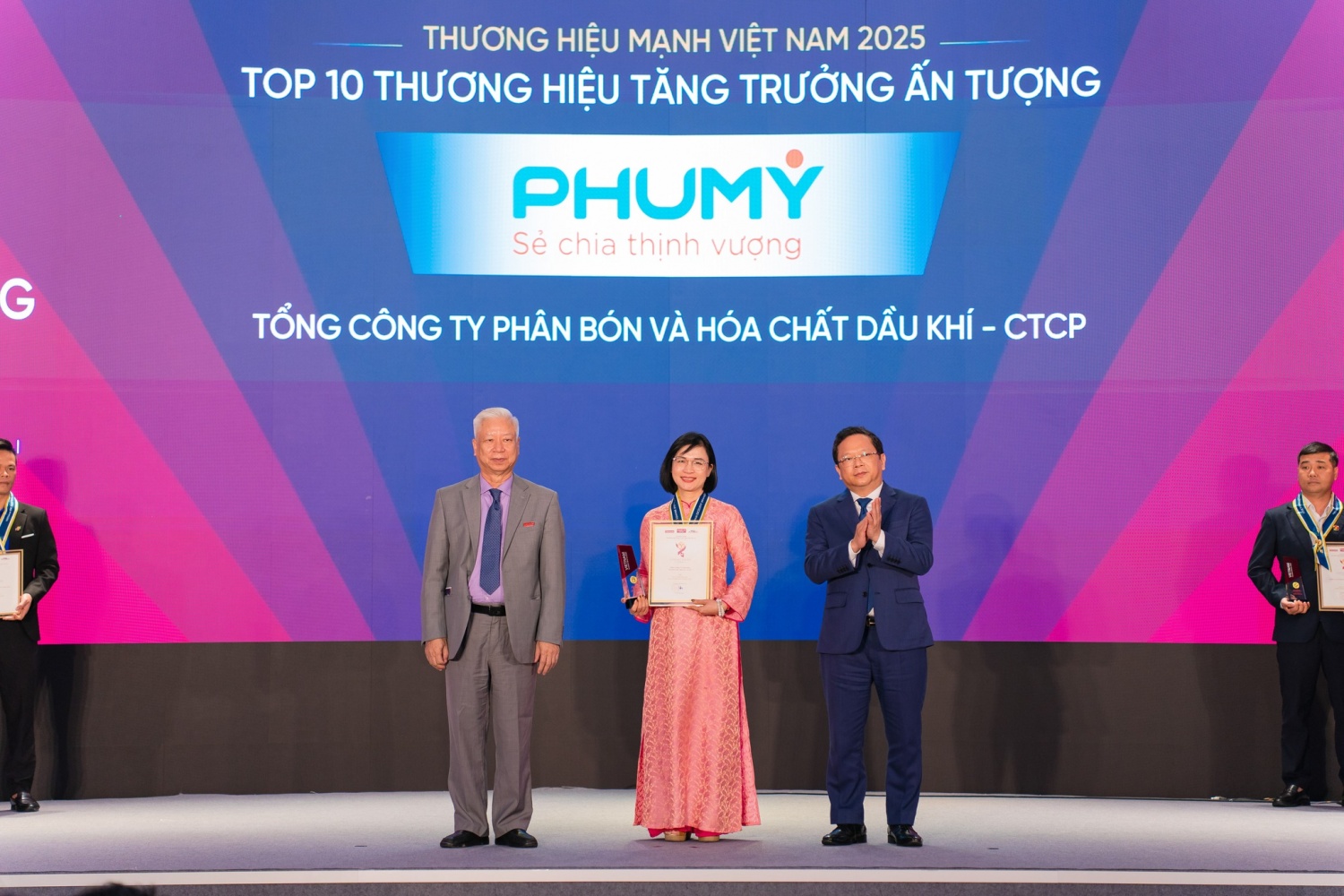PVFCCo - Phú Mỹ tiếp tục đạt danh hiệu kép Top 50 Thương hiệu mạnh và Top 50 Công ty KD hiệu quả nhất 2025 PVFCCo   Phú Mỹ tiếp tục đạt danh hiệu kép Top 50 Thương hiệu mạnh và Top 50 Công ty KD hiệu quả nhất 2025