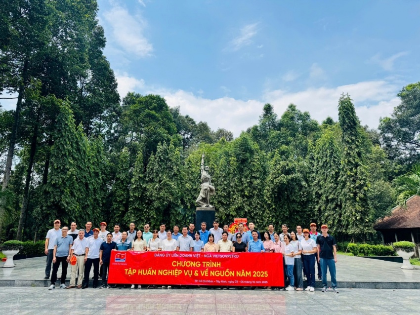 Đảng ủy Vietsovpetro tổ chức tập huấn kết hợp về nguồn năm 2025 Đảng ủy Vietsovpetro tổ chức tập huấn kết hợp về nguồn năm 2025