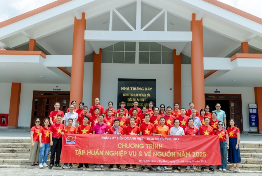 Đảng ủy Vietsovpetro tổ chức tập huấn kết hợp về nguồn năm 2025 Đảng ủy Vietsovpetro tổ chức tập huấn kết hợp về nguồn năm 2025