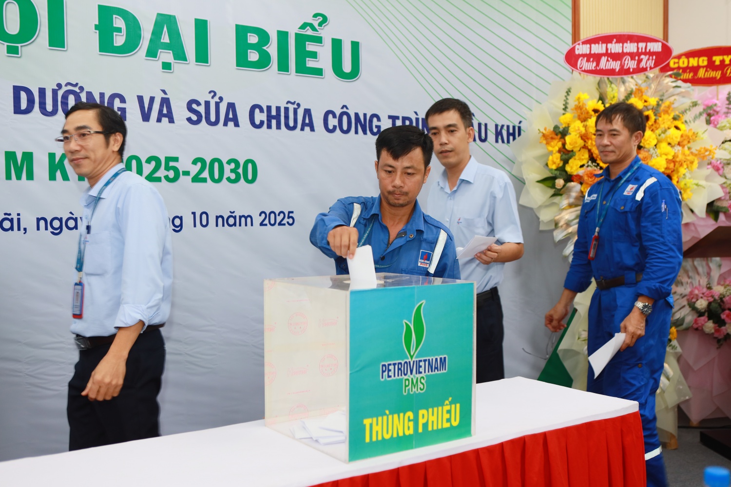 Các đại biểu bỏ phiếu bầu Ban Chấp hành Công đoàn PMS nhiệm kỳ 2025 – 2030.