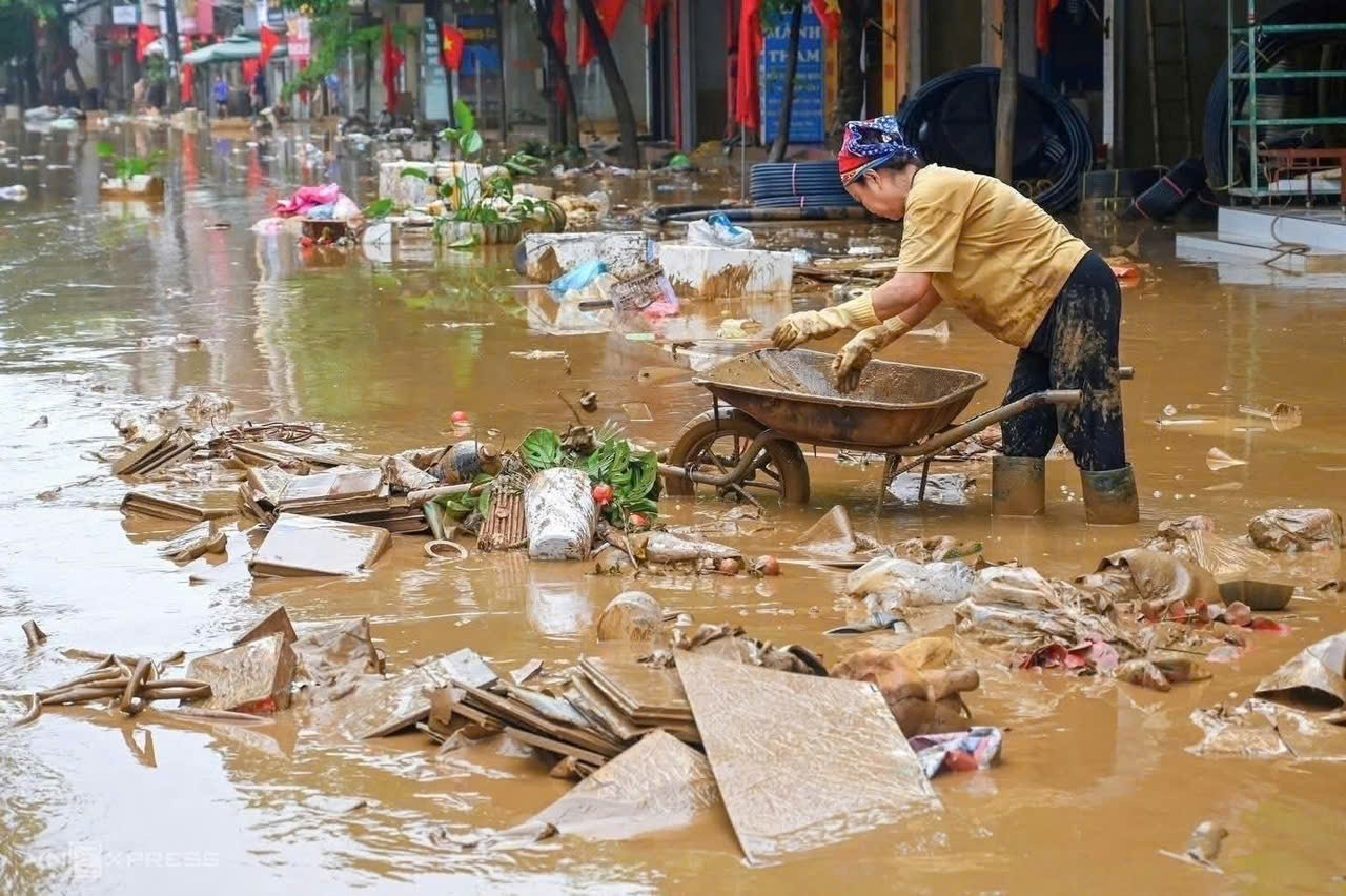 Petrovietnam hỗ trợ tỉnh Thái Nguyên khắc phục hậu quả của cơn bão số 11