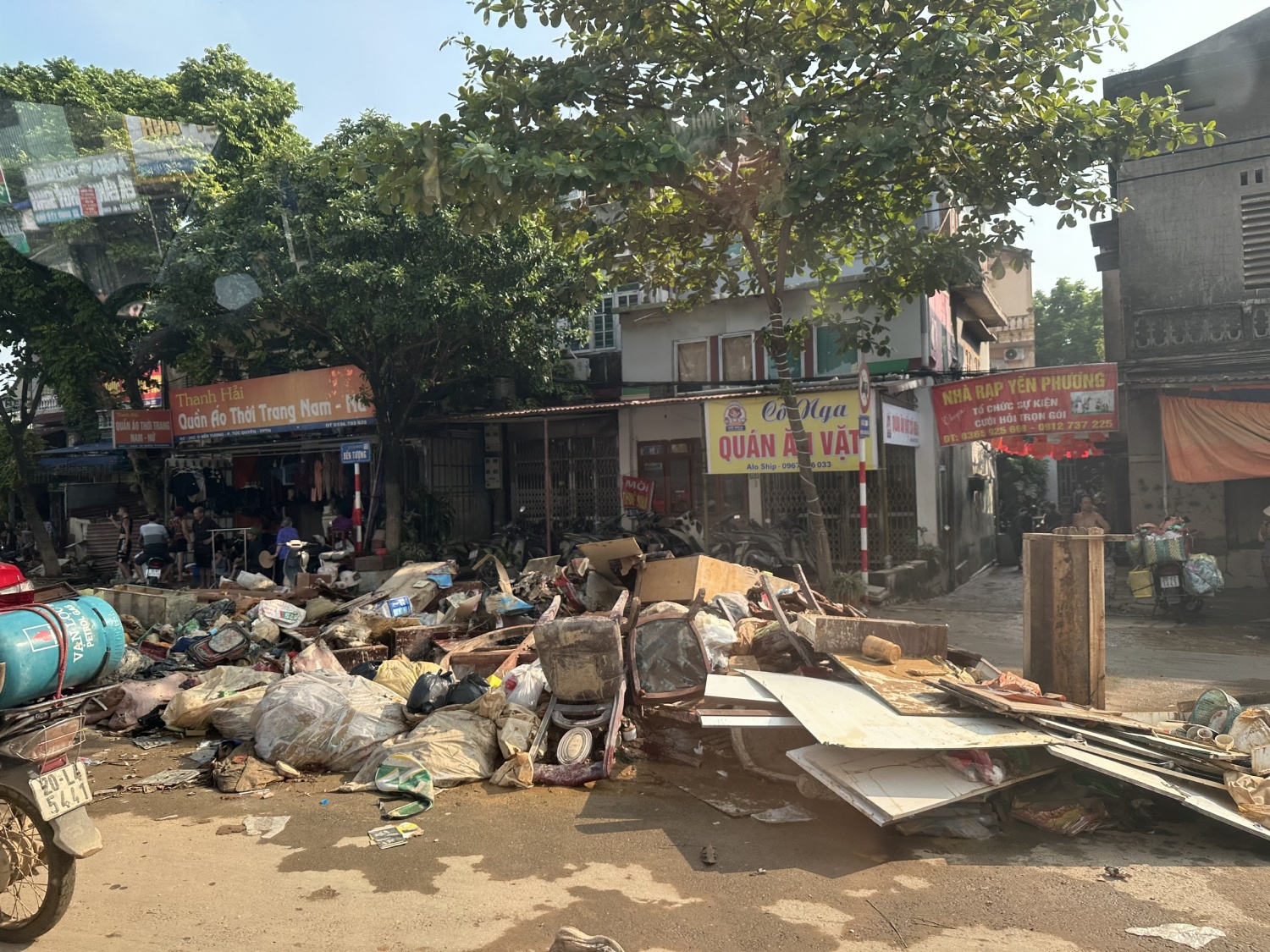 [Chùm ảnh] Petrovietnam hỗ trợ tỉnh Thái Nguyên khắc phục hậu quả của cơn bão số 11