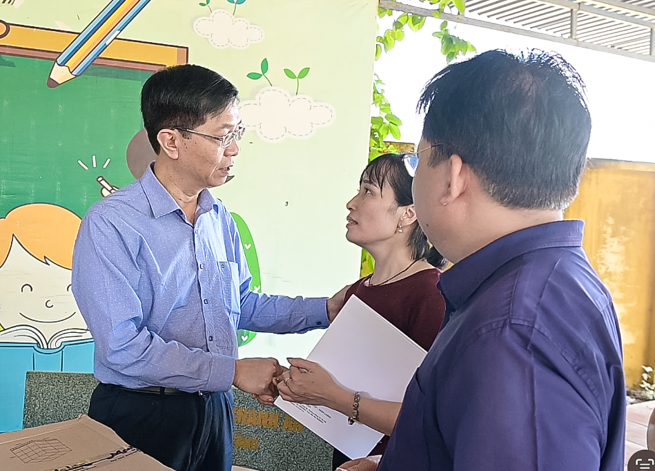 [Chùm ảnh] Petrovietnam hỗ trợ tỉnh Thái Nguyên khắc phục hậu quả của cơn bão số 11