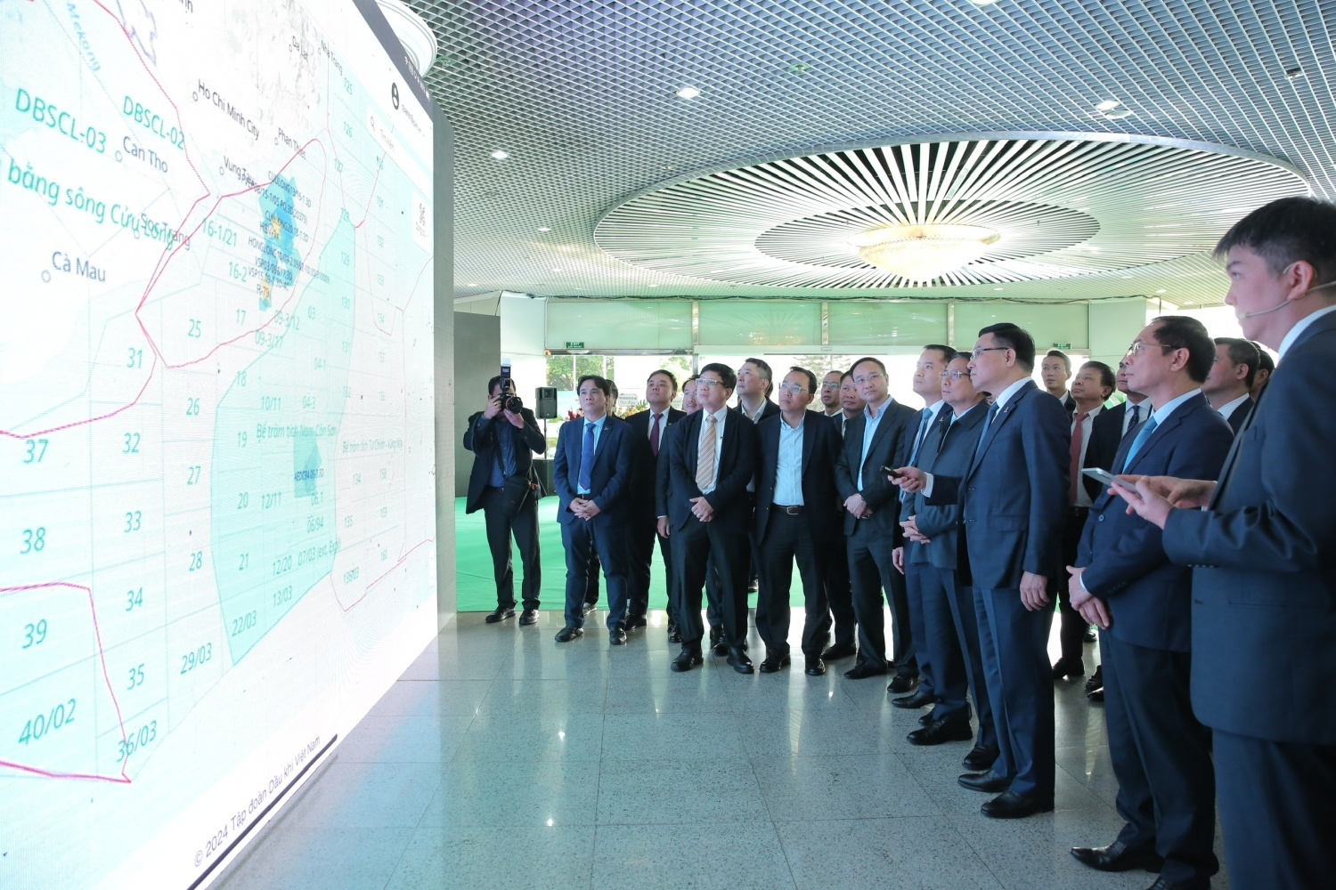 Petrovietnam tăng tốc chuyển đổi số, kiến tạo nền tảng cho phát triển bền vững Petrovietnam tăng tốc chuyển đổi số, kiến tạo nền tảng cho phát triển bền vững