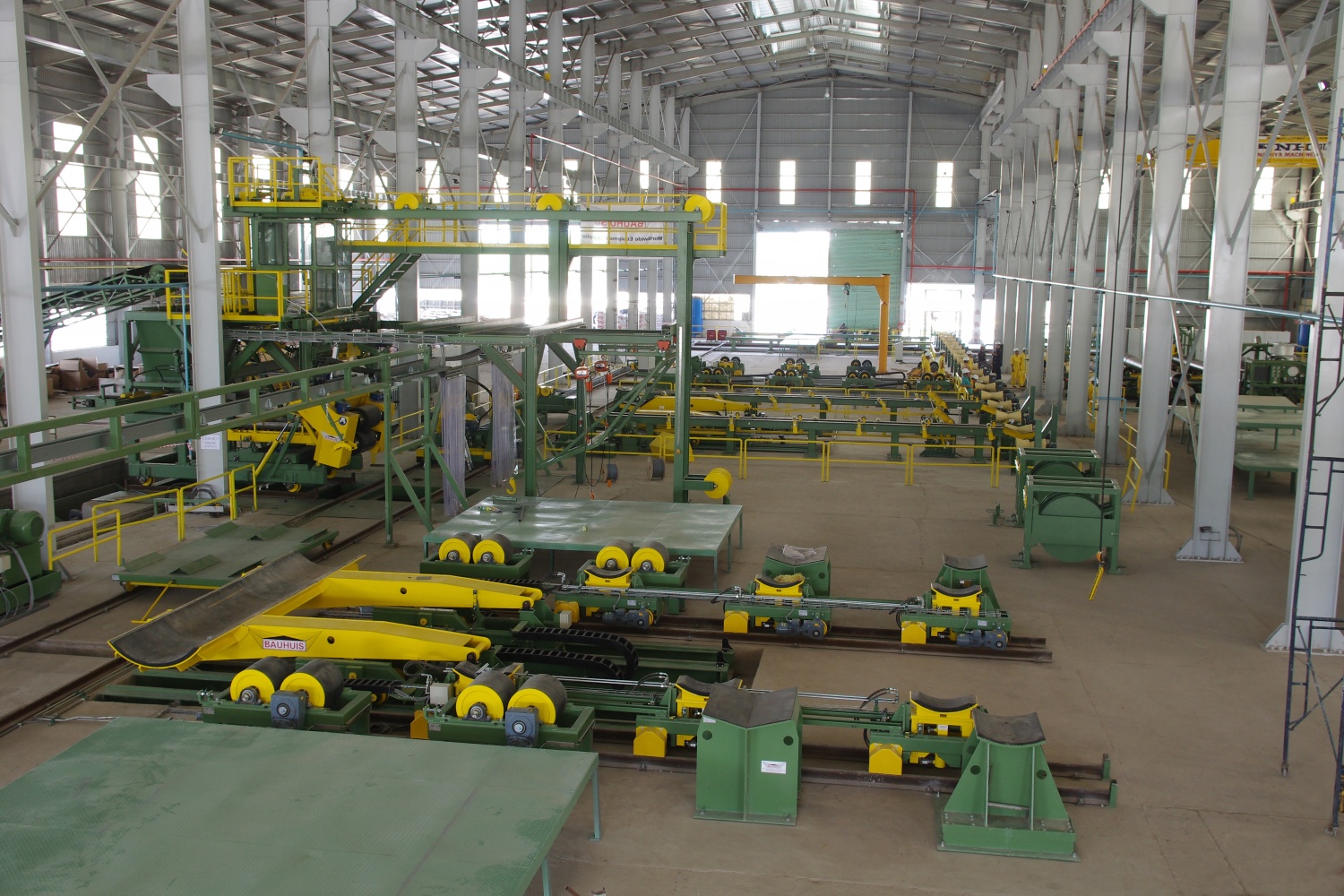 Dây chuyền bọc ống do nhà thầu Bauhuis International B.V. của Hà Lan lắp đặt Dây chuyền bọc ống do nhà thầu Bauhuis International B.V. của Hà Lan lắp đặt