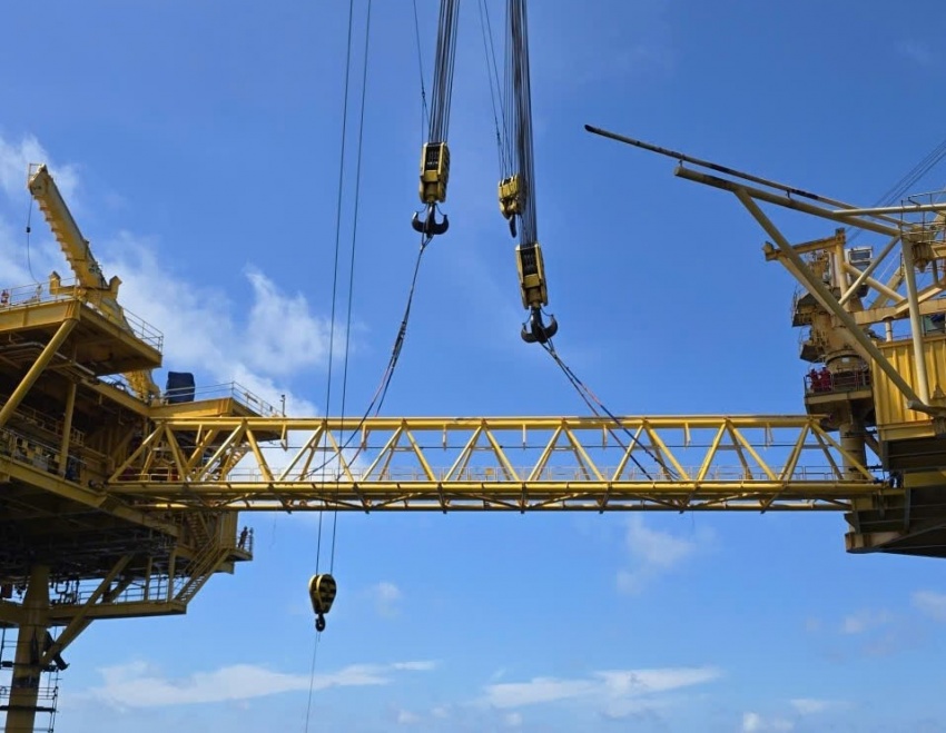 Vietsovpetro đón dòng dầu thương mai từ giàn BK-24, vượt kế hoạch gần 2 tháng Vietsovpetro đón dòng dầu thương mại đầu tiên từ giàn BK-24, vượt kế hoạch hơn 2 tháng