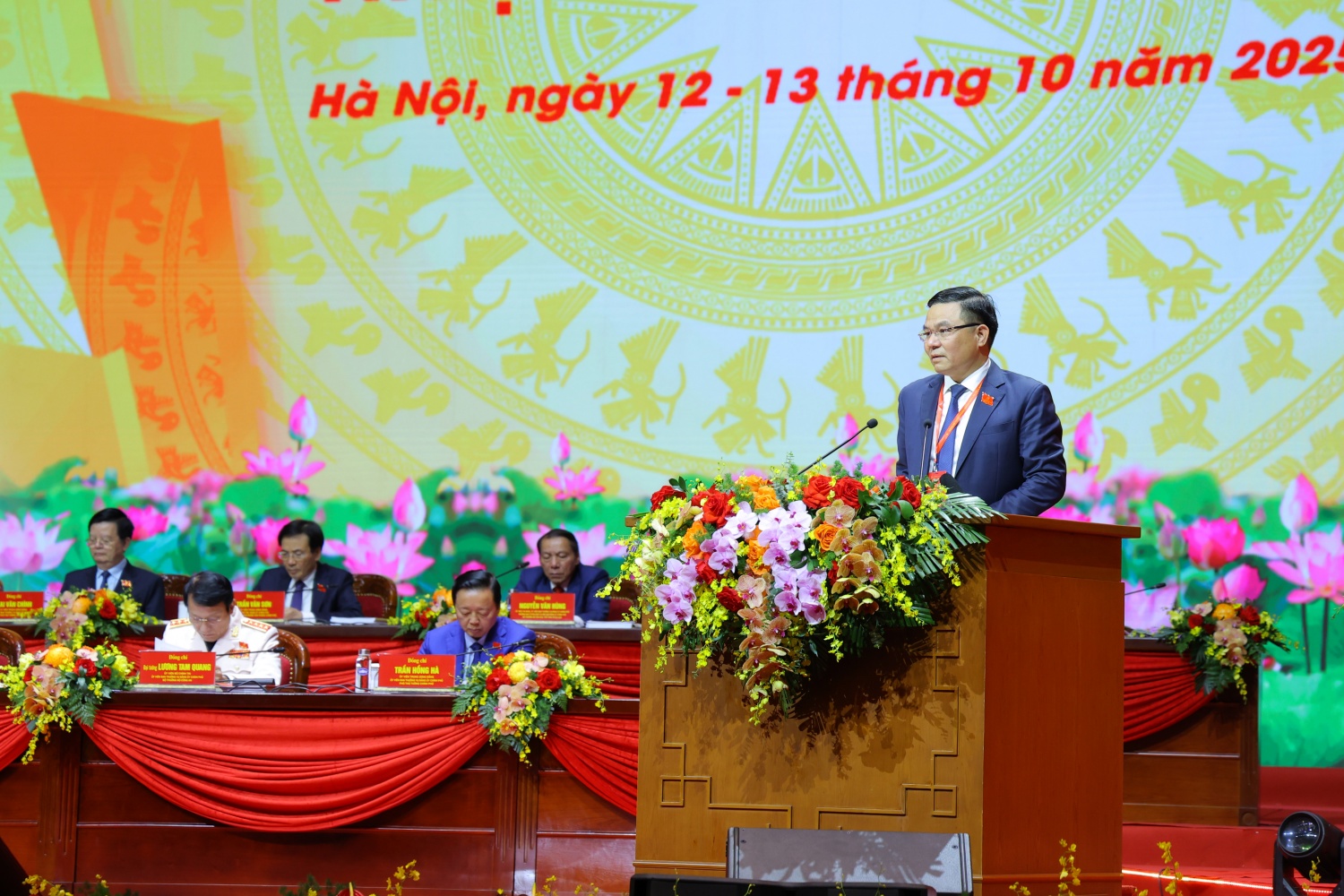 Petrovietnam quyết tâm tiên phong bảo đảm an ninh năng lượng, phát triển bền vững và vươn tầm toàn cầu Petrovietnam quyết tâm tiên phong bảo đảm an ninh năng lượng, phát triển bền vững và vươn tầm toàn cầu