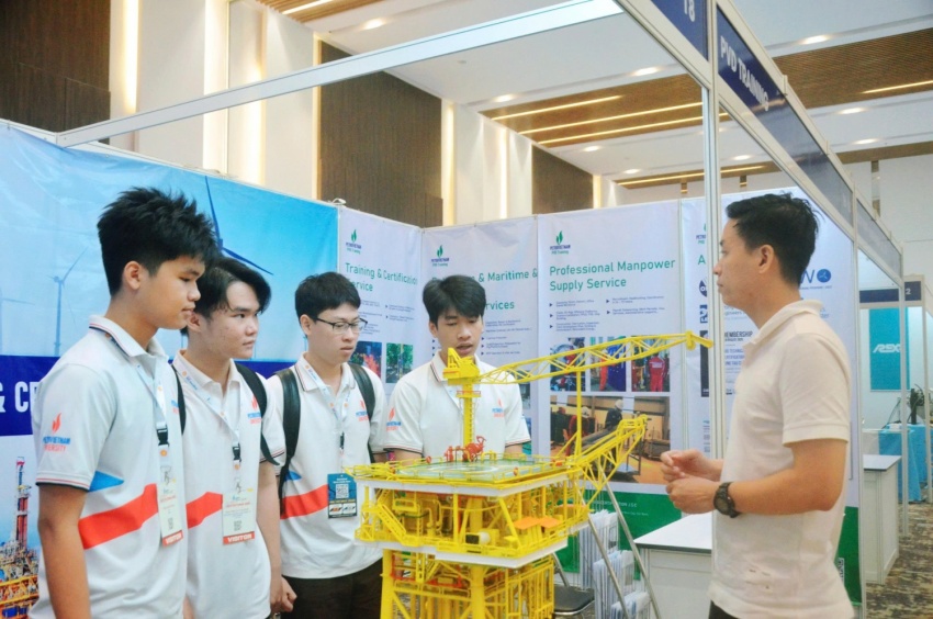 OGAV 2025: Cầu nối công nghệ Dầu khí quốc tế, mở ra chân trời mới cho Thầy trò PVU OGAV 2025: Cầu nối công nghệ công nghiệp - năng lượng quốc tế, mở ra chân trời mới cho thầy trò PVU