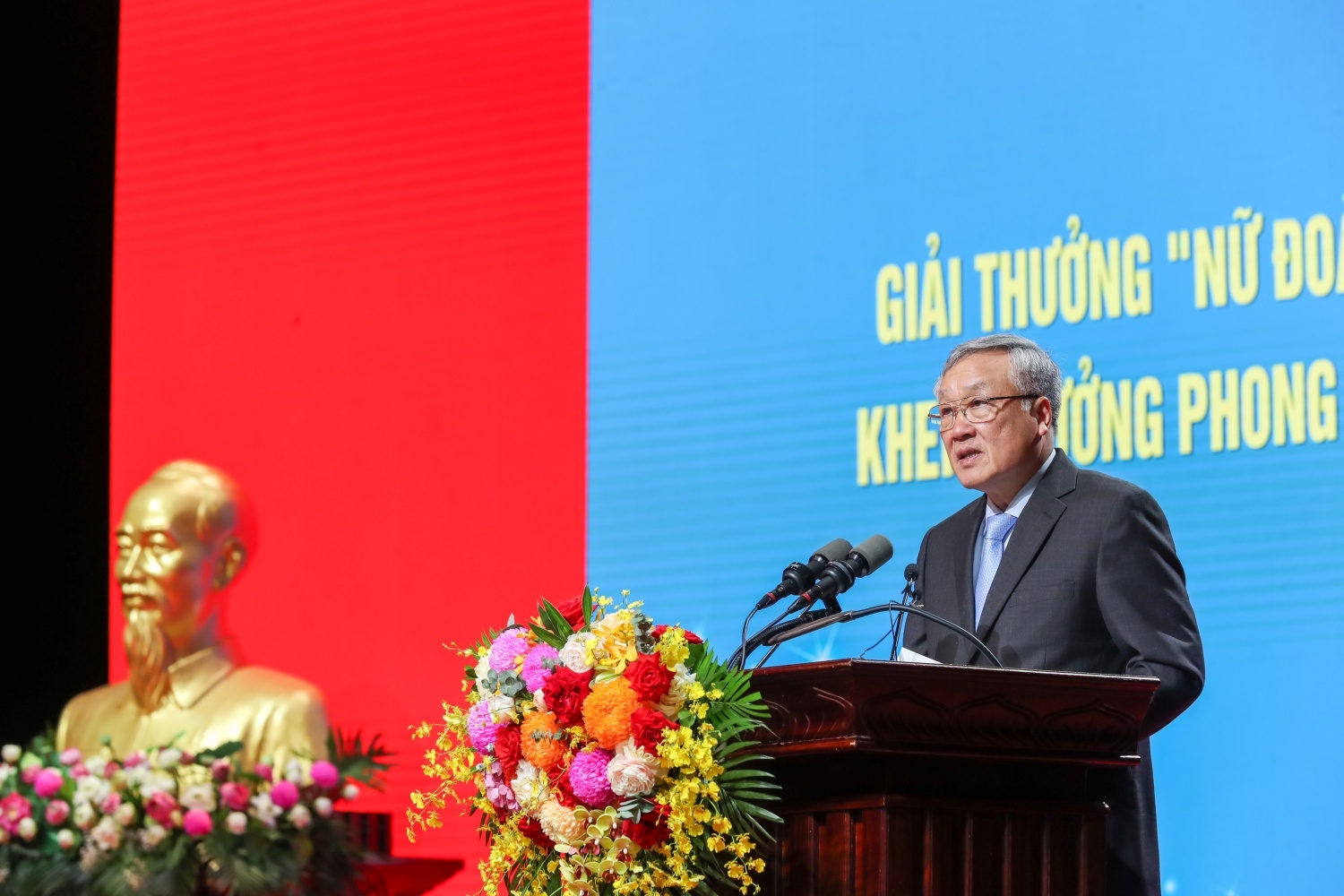 Nữ tướng ngành công nghiệp - năng lượng vinh dự được biểu dương Giỏi việc nước, đảm việc nhà