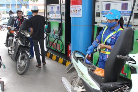 Giá xăng RON95-III tăng lên gần 20.000 đồng/lít từ chiều 16/10