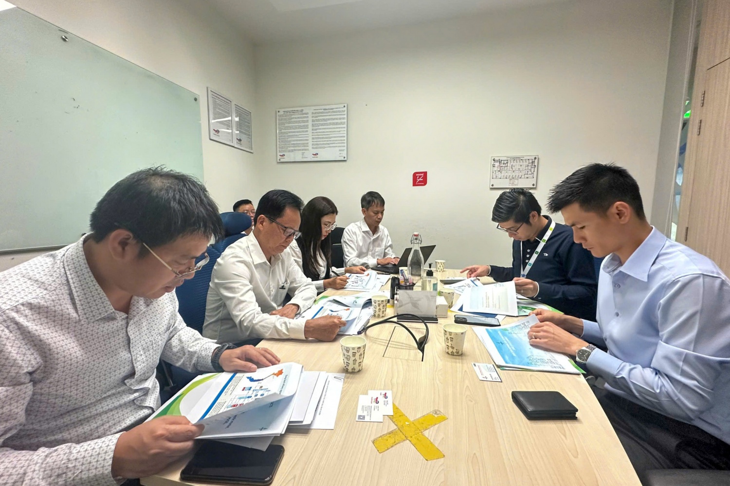 Đoàn công tác BSR làm việc với công ty TotalEnergies Marketing tại Campuchia. Đoàn công tác BSR làm việc với công ty TotalEnergies Marketing tại Campuchia.