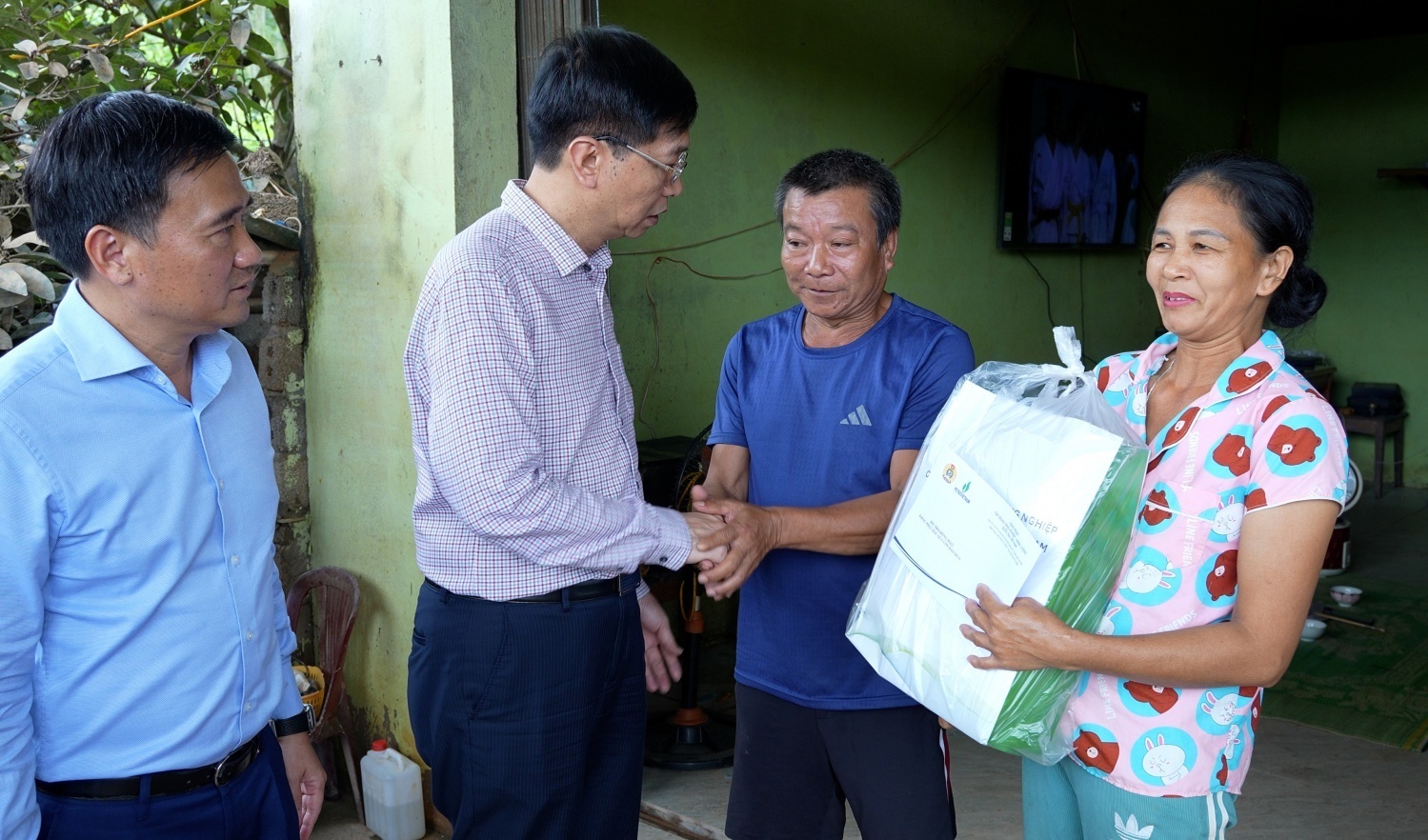 [VIDEO] Petrovietnam chung tay cùng Bắc Ninh, Lạng Sơn vượt qua bão lũ lịch sử