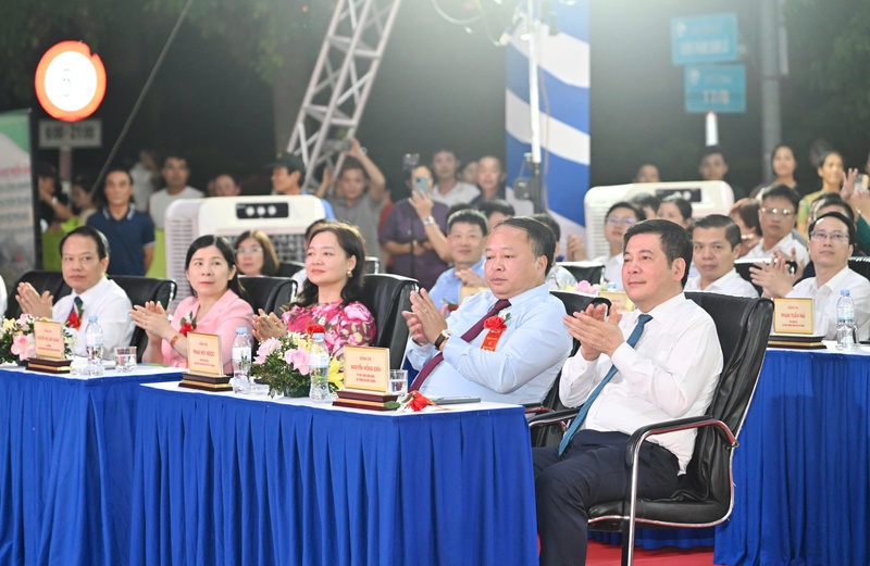 Khai mạc Hội chợ triển lãm hàng Công nghiệp nông thôn tiêu biểu khu vực phía Bắc 2025 Khai mạc Hội chợ triển lãm hàng Công nghiệp nông thôn tiêu biểu khu vực phía Bắc 2025