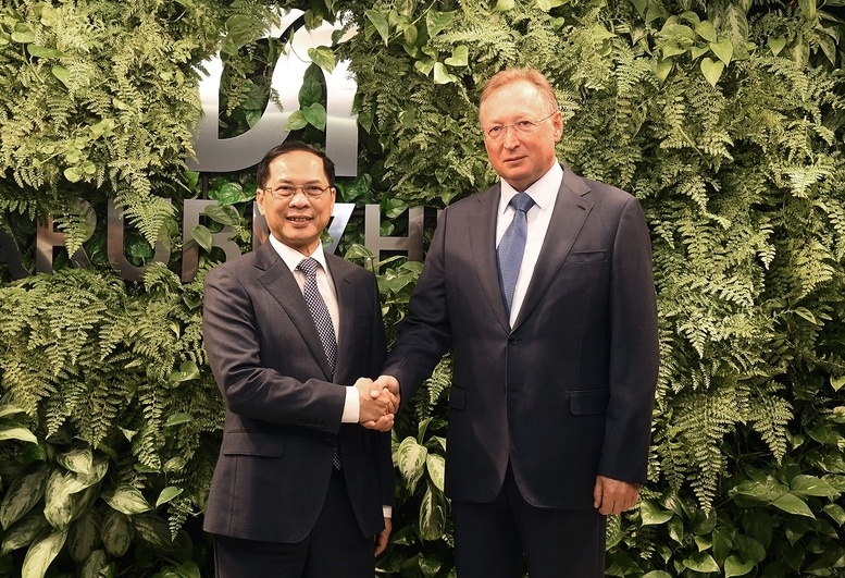 Việt Nam - Liên bang Nga nhất trí nghiên cứu mở rộng hợp tác trong các lĩnh vực năng lượng mới