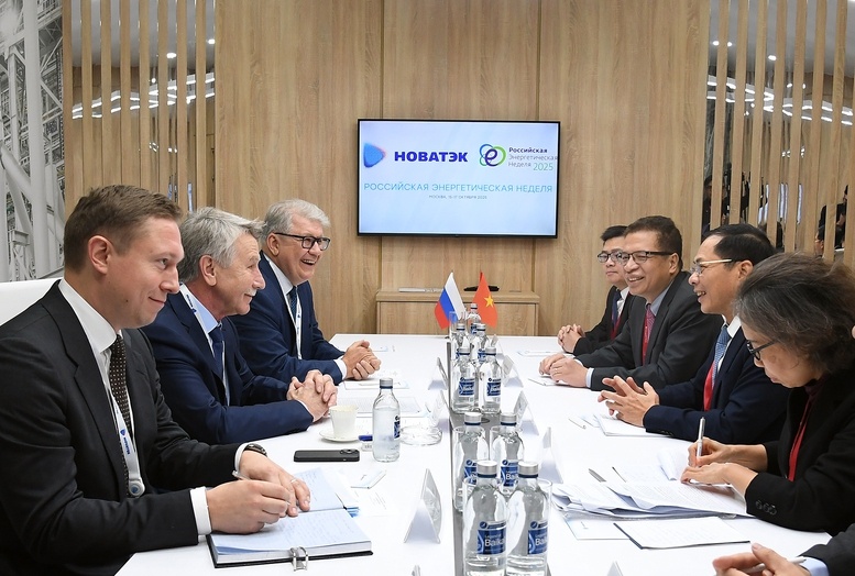 Việt Nam - Liên bang Nga nhất trí nghiên cứu mở rộng hợp tác trong các lĩnh vực năng lượng mới