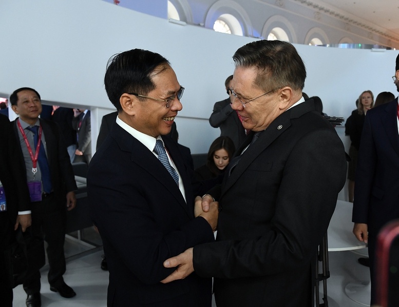 Việt Nam - Liên bang Nga nhất trí nghiên cứu mở rộng hợp tác trong các lĩnh vực năng lượng mới