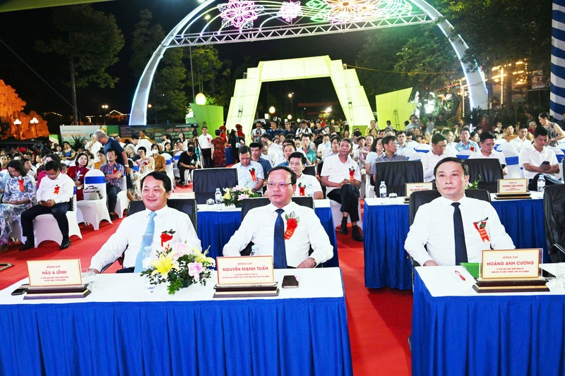 Khai mạc Hội chợ triển lãm hàng Công nghiệp nông thôn tiêu biểu khu vực phía Bắc 2025 Khai mạc Hội chợ triển lãm hàng Công nghiệp nông thôn tiêu biểu khu vực phía Bắc 2025