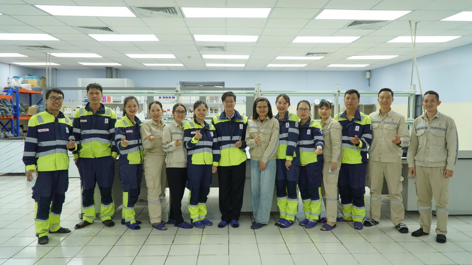 Những bóng hồng thầm lặng giữ 