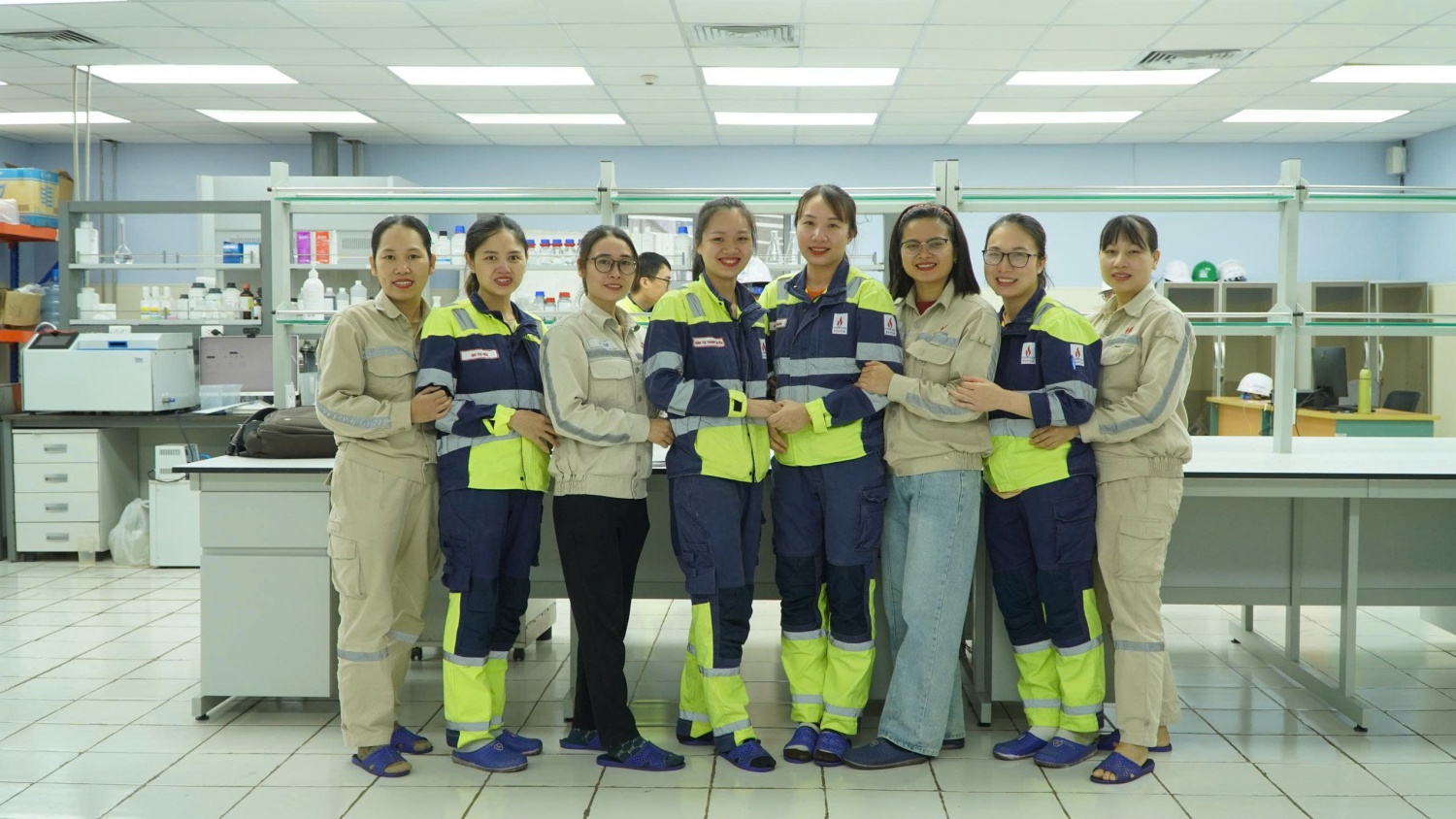 Những bóng hồng thầm lặng giữ 