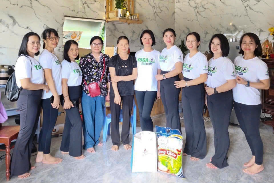 Hoạt động thiện nguyện nhân dịp 20/10 của CLB Yoga BSR lan tỏa tinh thần nhân ái và sự sẻ chia trong cộng đồng.