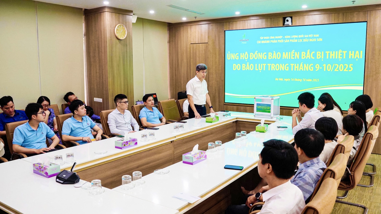 Ông Nguyễn Hải Âu – Phó Giám đốc PVNDB phát động chương trình quyên góp ủng hộ đồng bào chịu thiệt hại do bão lụt