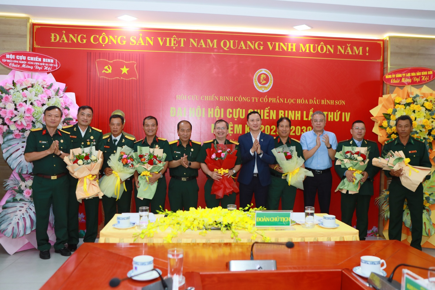 Ban Chấp hành Hội CCB BSR nhiệm kỳ 2025 – 2030 ra mắt Đại hội. Ban Chấp hành Hội CCB BSR nhiệm kỳ 2025 – 2030 ra mắt Đại hội.