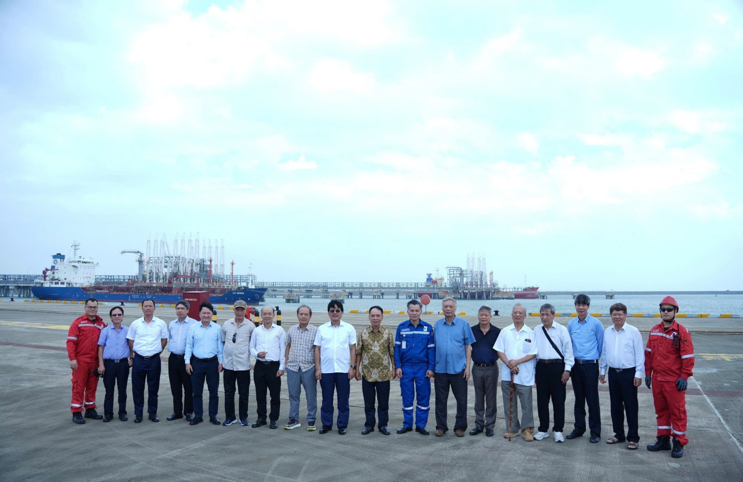 Chi bộ Cơ quan Hội Dầu khí Việt Nam tổ chức hành trình về nguồn tại Thanh Hóa Chi bộ Cơ quan Hội Dầu khí Việt Nam tổ chức hành trình về nguồn tại Thanh Hóa