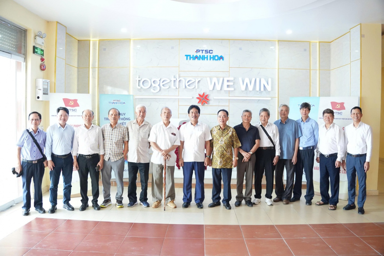 Chi bộ Cơ quan Hội Dầu khí Việt Nam tổ chức hành trình về nguồn tại Thanh Hóa Chi bộ Cơ quan Hội Dầu khí Việt Nam tổ chức hành trình về nguồn tại Thanh Hóa