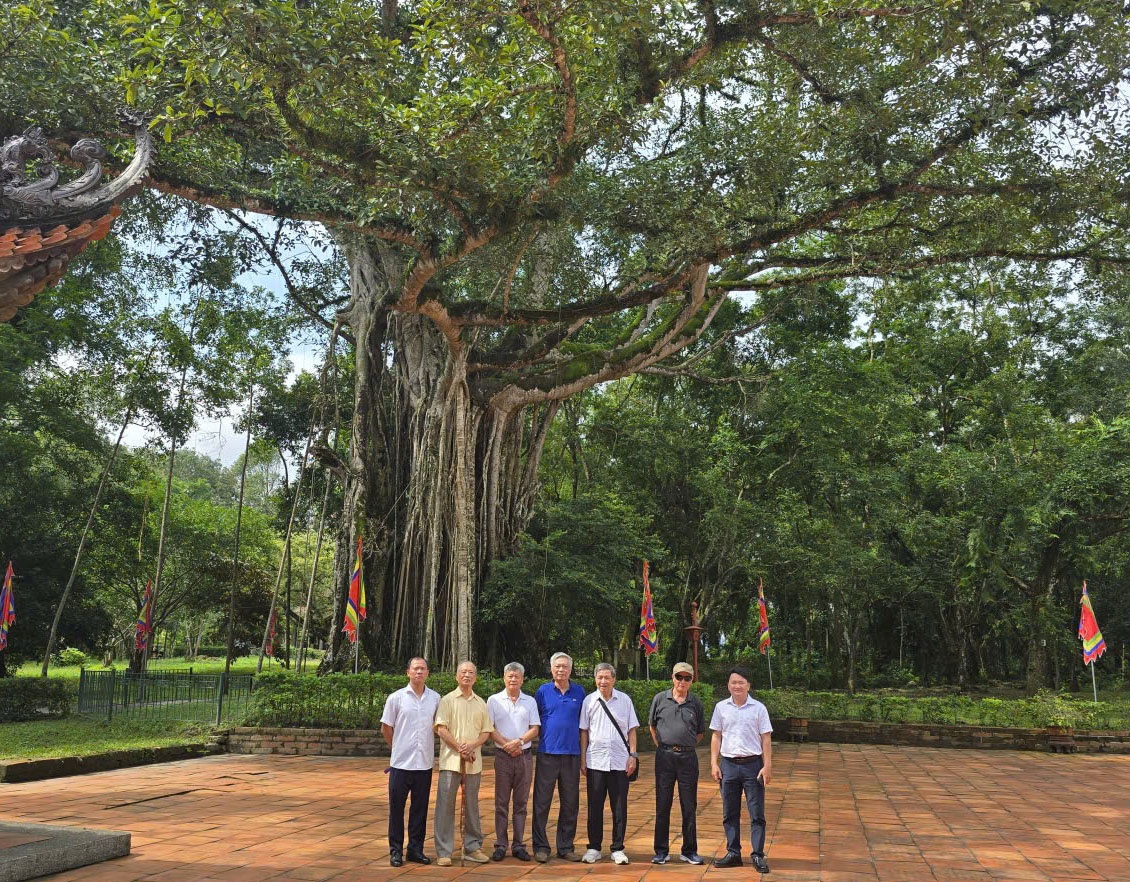 Chi bộ Cơ quan Hội Dầu khí Việt Nam tổ chức hành trình về nguồn tại Thanh Hóa Chi bộ Cơ quan Hội Dầu khí Việt Nam tổ chức hành trình về nguồn tại Thanh Hóa