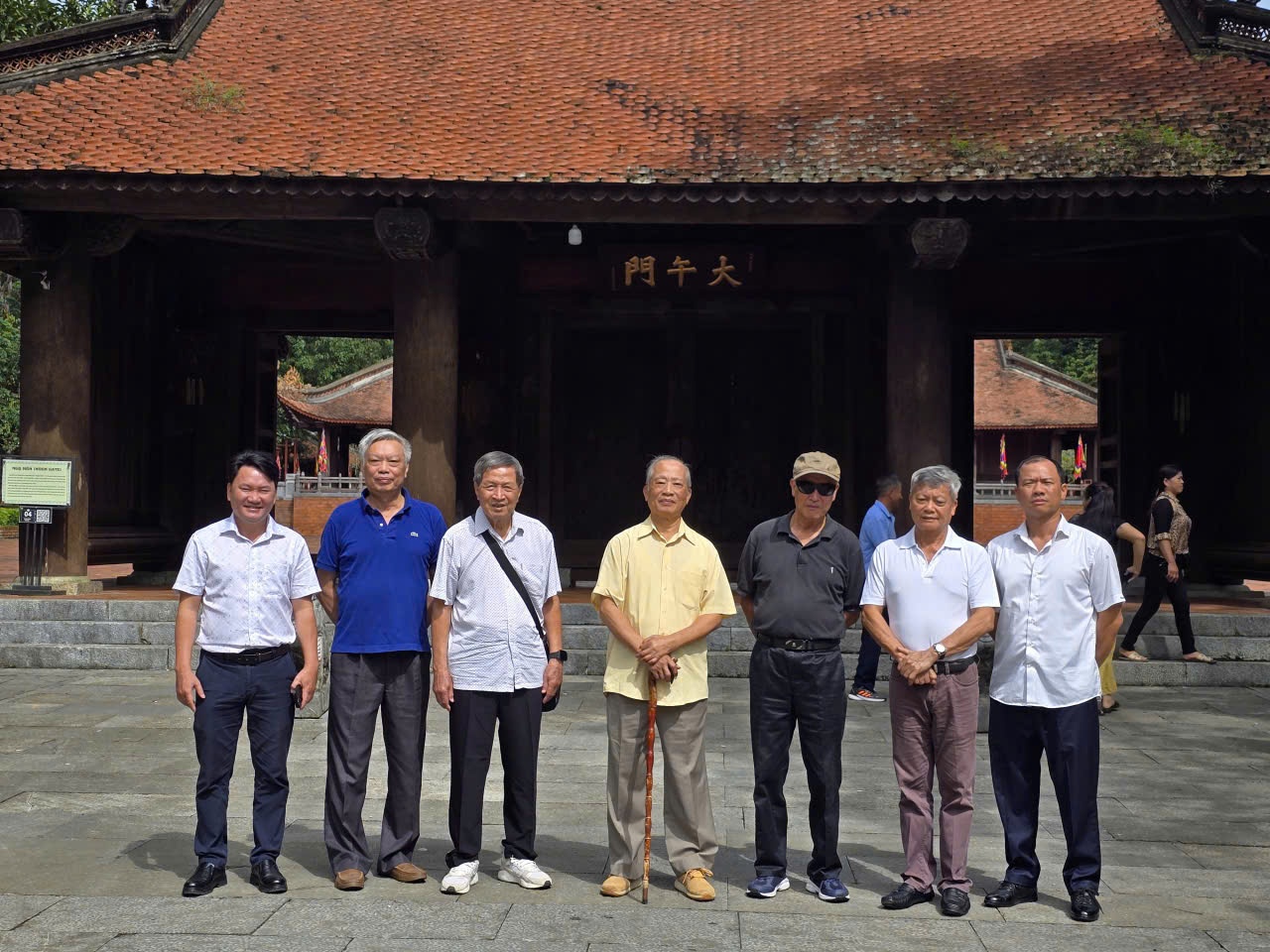 Chi bộ Cơ quan Hội Dầu khí Việt Nam tổ chức hành trình về nguồn tại Thanh Hóa Chi bộ Cơ quan Hội Dầu khí Việt Nam tổ chức hành trình về nguồn tại Thanh Hóa