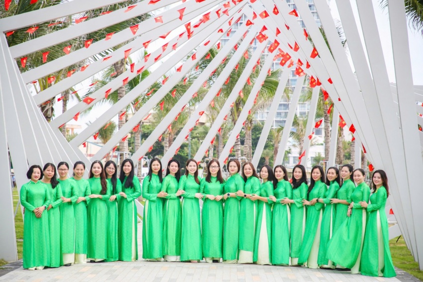 PVU rộn ràng “Tuần lễ áo dài” chào mừng Ngày Phụ nữ Việt Nam 20/10