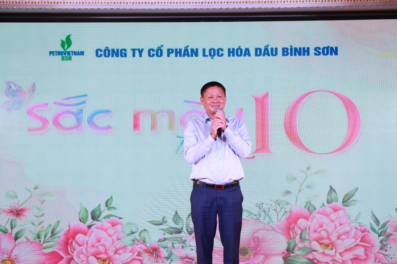 Tại chương trình, ông Bùi Ngọc Dương – Bí thư Đảng ủy, Chủ tịch HĐQT BSR đã thông tin về những kết quả đã đạt được trong thời gian qua. Ông Dương chia sẻ, BSR đạt được những thành tích nổi bật, một phần là nhờ sự đoàn kết và lan tỏa các giá trị của văn hóa doanh nghiệp của các chị em CBCNV. Điều này không chỉ thể hiện trong chiến lược và hoạt động sản xuất kinh doanh, mà còn trong tinh thần nghĩa tình và sự đoàn kết vững mạnh của toàn thể NLĐ. “Tôi xin khẳng định, các chị em phụ nữ BSR đã hoàn t Tại chương trình, ông Bùi Ngọc Dương – Bí thư Đảng ủy, Chủ tịch HĐQT BSR đã thông tin về những kết quả đã đạt được trong thời gian qua. Ông Dương chia sẻ, BSR đạt được những thành tích nổi bật, một phần là nhờ sự đoàn kết và lan tỏa các giá trị của văn hó