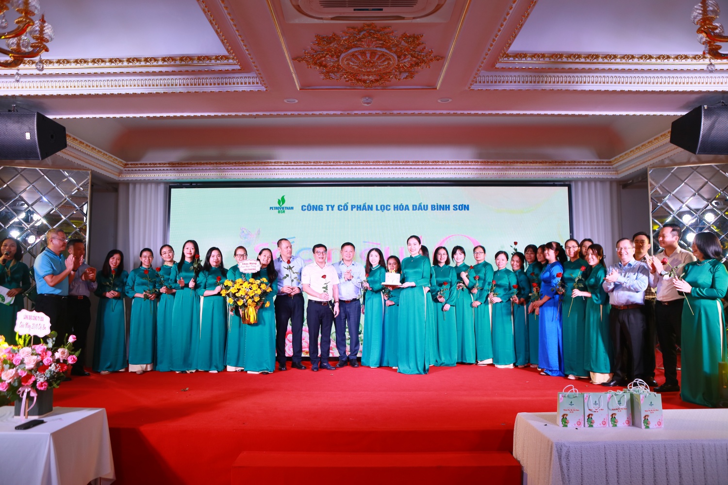 Chương trình còn dành tặng những món quà và lời chúc mừng sinh nhật cho các CBCNV có ngày sinh trong tháng 10 – một nét đẹp văn hóa thường niên của BSR. Chương trình còn dành tặng những món quà và lời chúc mừng sinh nhật cho các CBCNV có ngày sinh trong tháng 10 – một nét đẹp văn hóa thường niên của BSR.