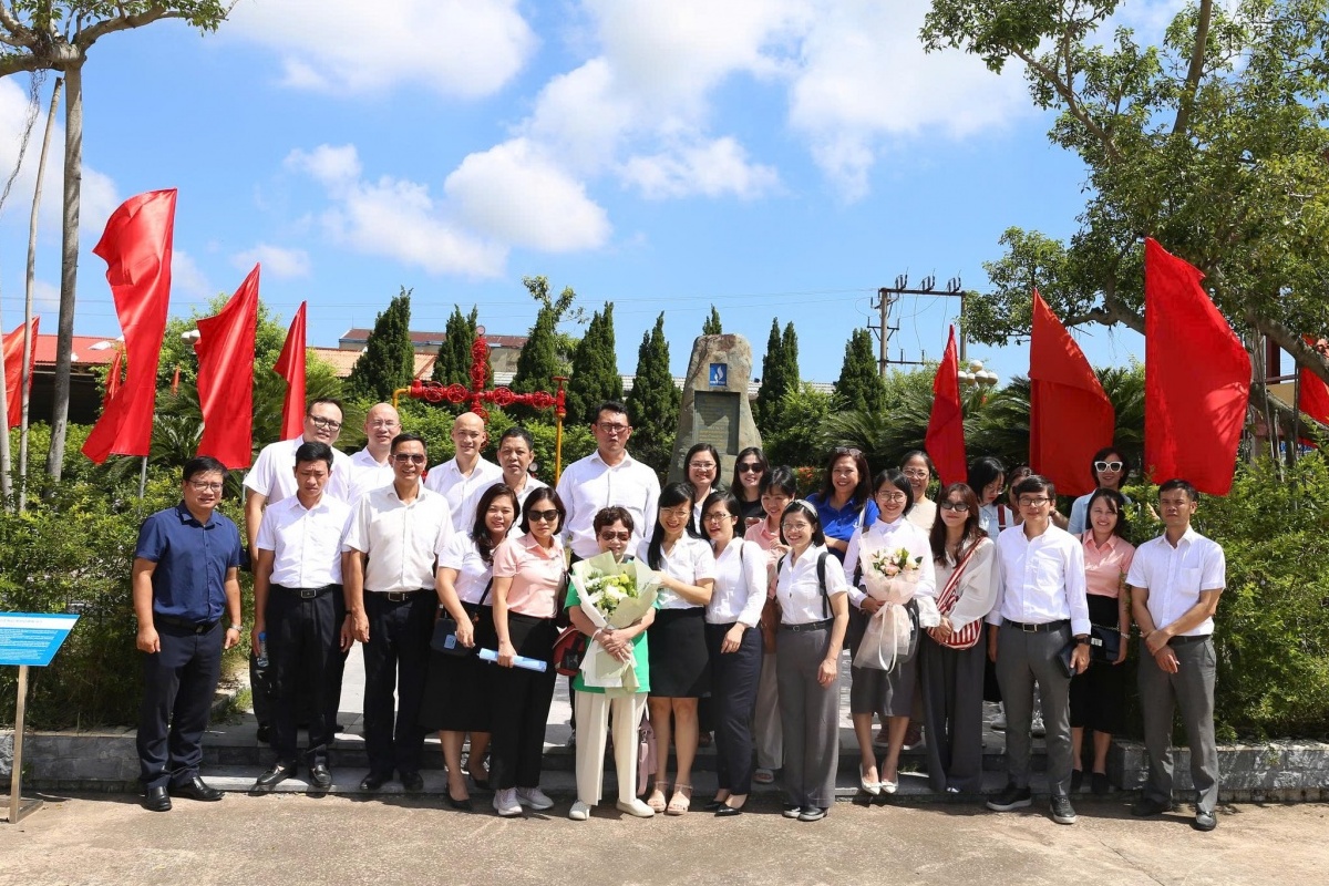 Chi bộ Kế hoạch và Quản lý Dự án PVEP tổ chức sinh hoạt chuyên đề và nhiều hoạt động ý nghĩa tại Hưng Yên