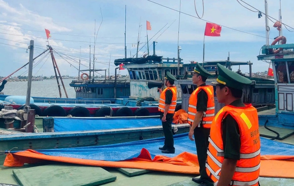 Thủ tướng yêu cầu chủ động ứng phó bão số 12 và mưa lũ