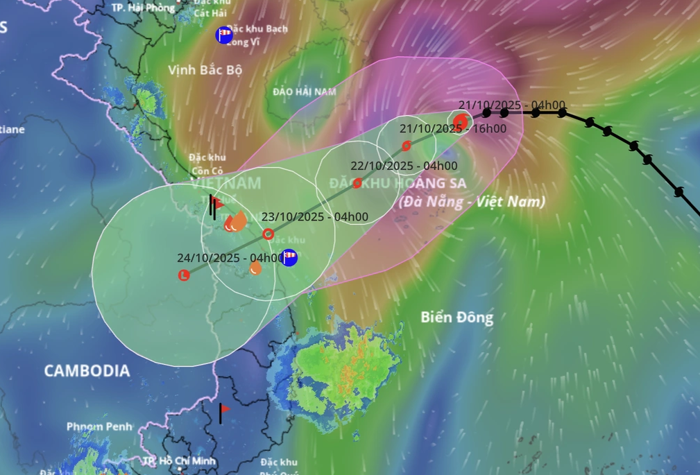 Bão Fengshen suy yếu dần khi vào gần bờ, các tỉnh miền Trung mưa lớn